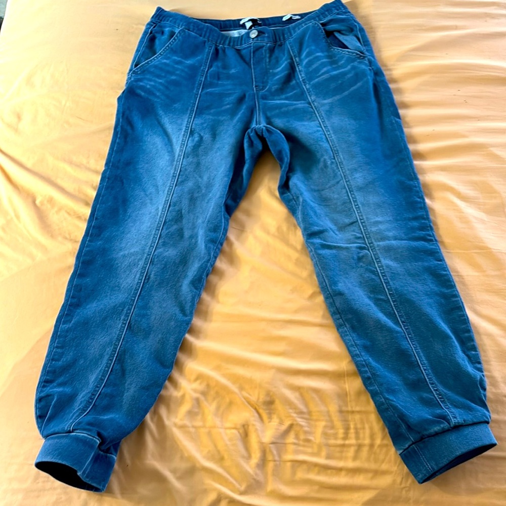 Sofia jogger jeans Sz M